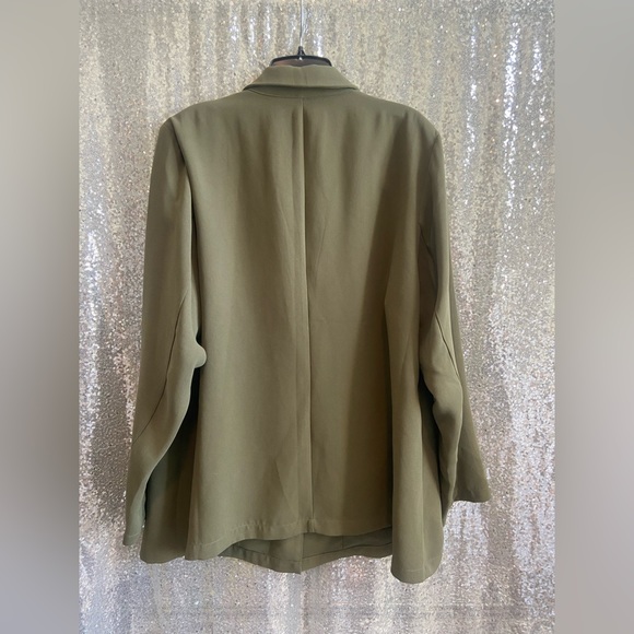 Green Blazer - Picture 4 of 4